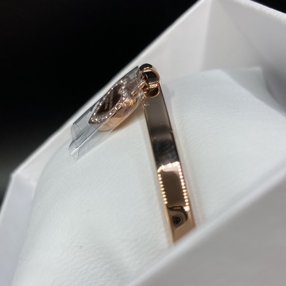 Valentine Day SALE 🎁 ⬇️ Michael Kors Rose Gold Heart Charm Bangle - Picture 4 of 6